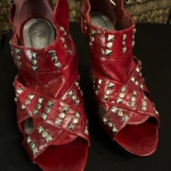 SEXY Red Studded Heel - Picture 1 of 3